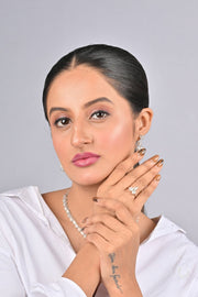 33.66/GM MOON STONE NECKLES (1650)